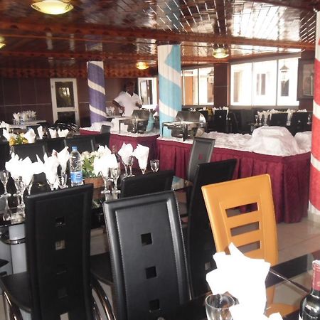 Afrique Hotel Douala Airport Ngoại thất bức ảnh