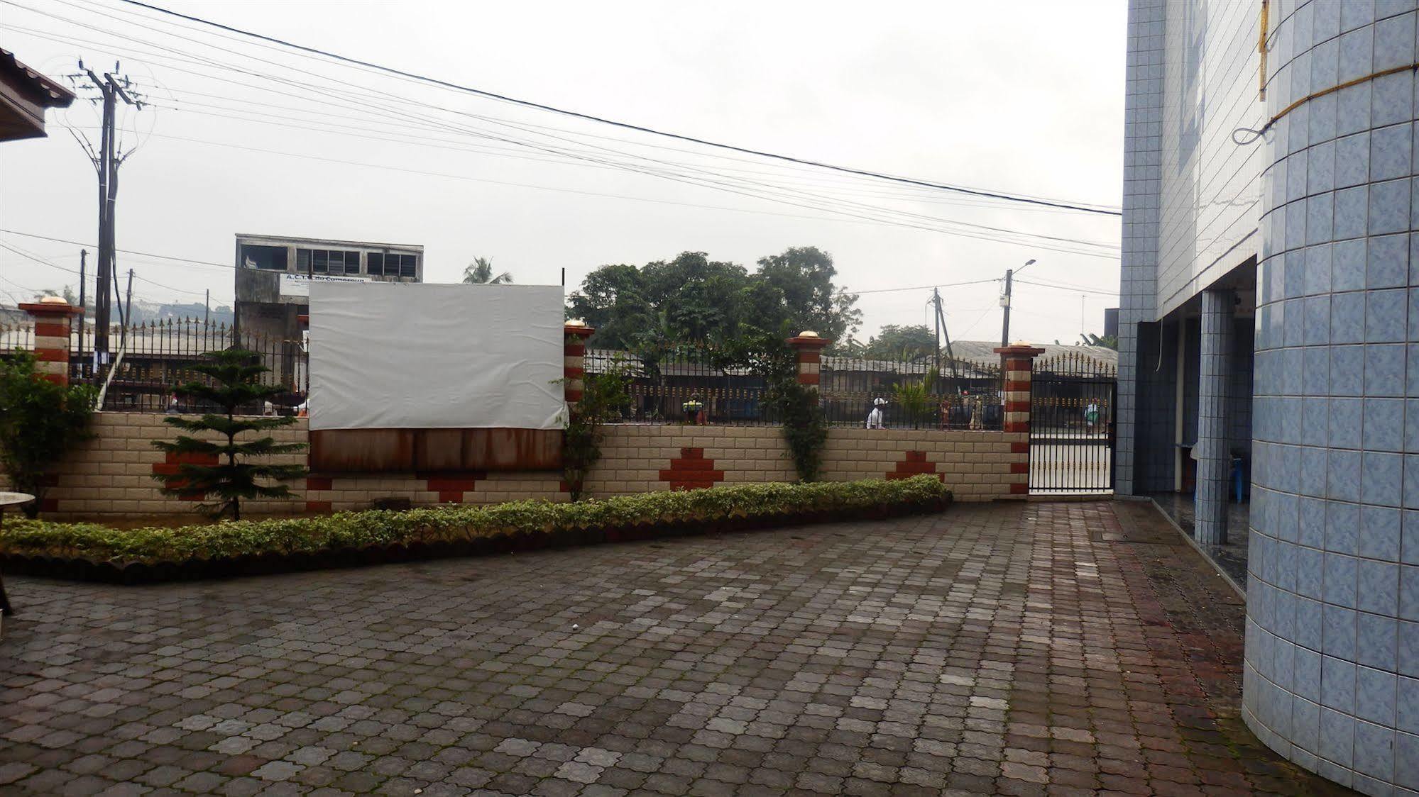 Afrique Hotel Douala Airport Ngoại thất bức ảnh