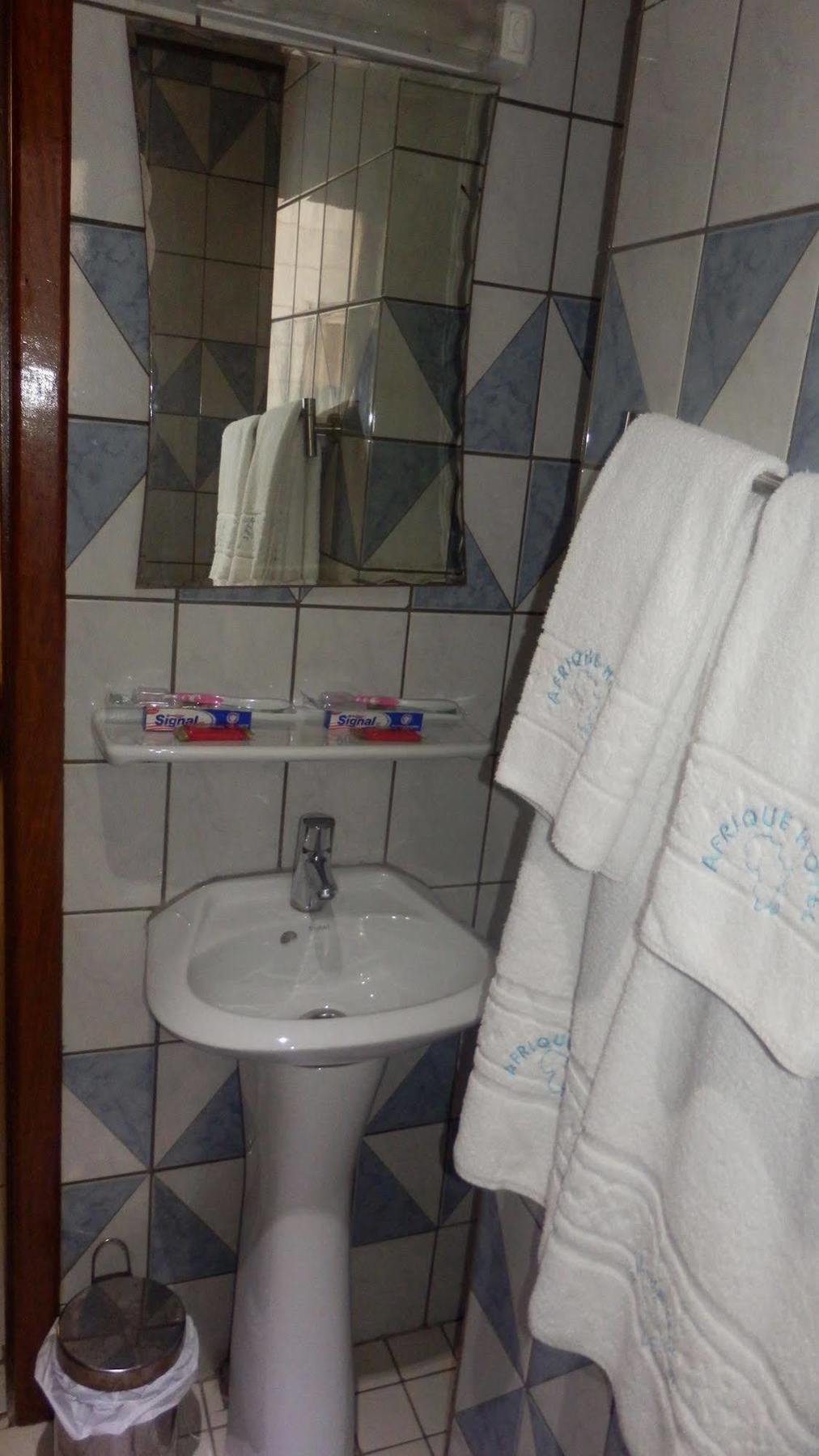 Afrique Hotel Douala Airport Ngoại thất bức ảnh