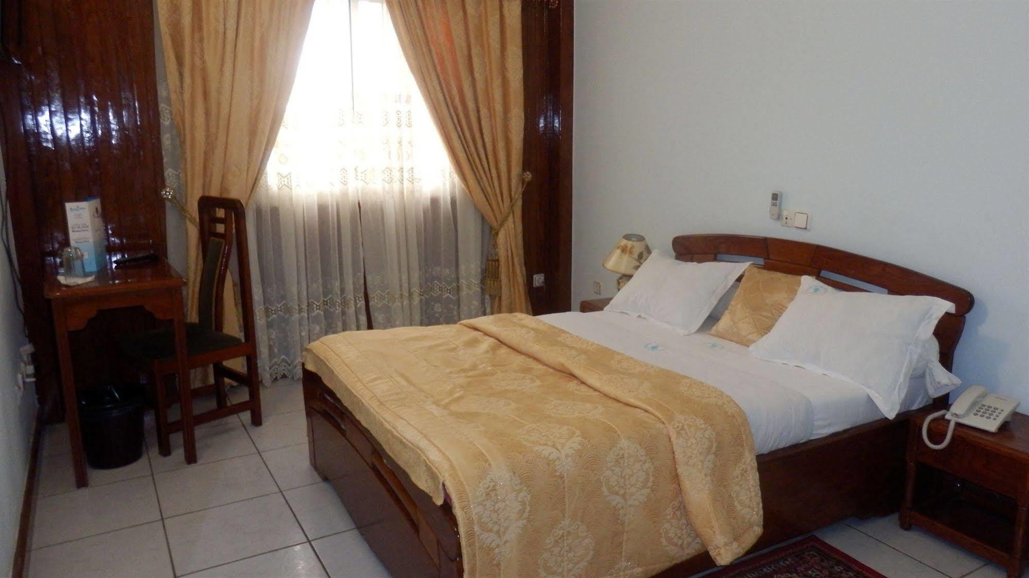 Afrique Hotel Douala Airport Ngoại thất bức ảnh